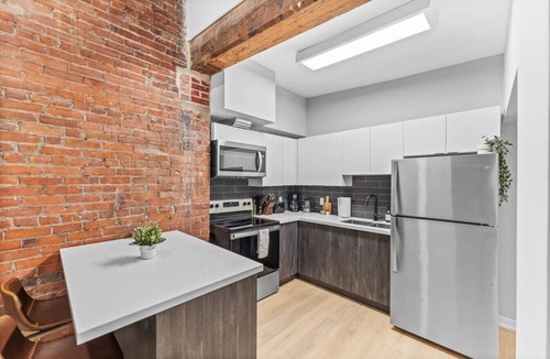 Peterborough Apartment | King Loft Vaulted Ceilings DT Peterborough