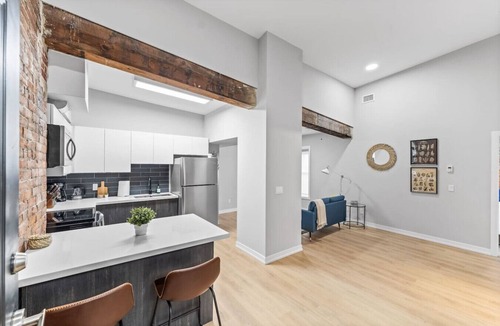 Peterborough Apartment | King Loft Vaulted Ceilings DT Peterborough