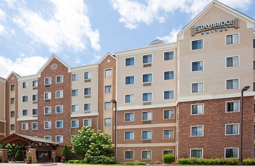 West Bloomington Condo | King Suite. Free Breakfast. Pool & Hot Tub. Relaxing Retreat!