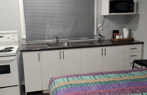 Cobourg Hotel | Knights Inn Cobourg