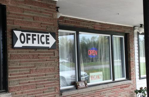 Cobourg Hotel | Knights Inn Cobourg