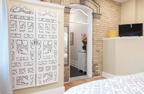 Stratford Apartment | La Grande Chambre Stone Maiden Inn