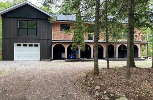 Tiny House | Lafontaine Beach House - HOT TUB & SAUNA