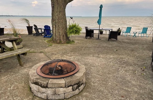 Hamilton Cottage | LAKE ERIE WATERFRONT COTTAGE. SLEEPS UP TO 7, JUST BRING YOUR BATHING SUIT.