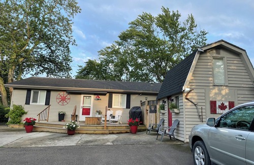 Hamilton Cottage | LAKE ERIE WATERFRONT COTTAGE. SLEEPS UP TO 7, JUST BRING YOUR BATHING SUIT.