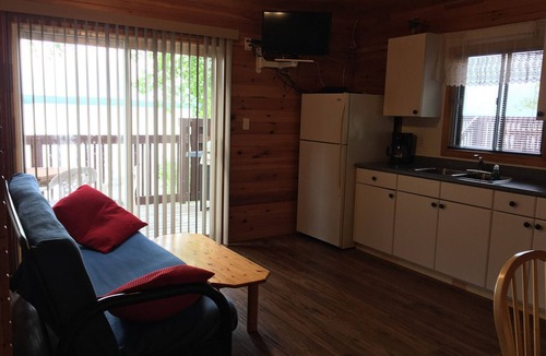 Harwood Ski Chalet | Lake front 2 Storey Luxury Chalet, Infrared Sauna, Heated Pool - seasonal