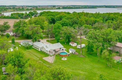 Annandale House | Lake Front Home with Pool and Stunning Views