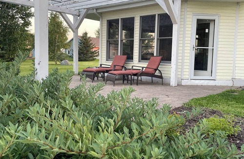Lowry House | LAKE FRONT OASIS in SPACIOUS 5-bedroom home with WiFi/AC/Heat on Lake Reno