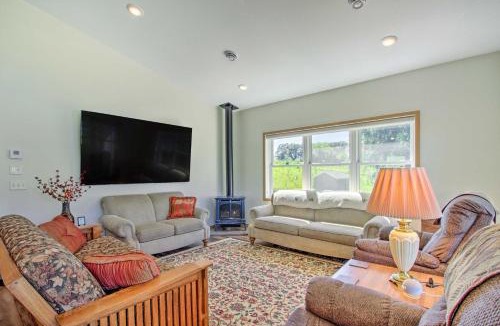 Brandon House | Lake Home Near Alexandria Kayaks Provided!