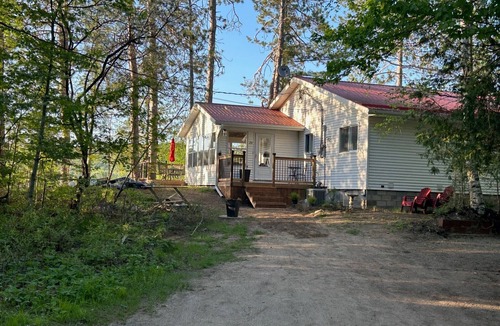 Madawaska Valley Cottage | Lake House Barry's Bay