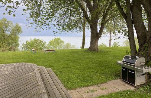 Louth Cottage | Lake House Cottage on the lake