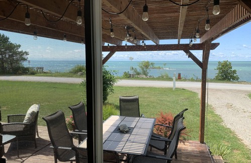 Hamilton House | Lake House on Lake Erie with Private Beach