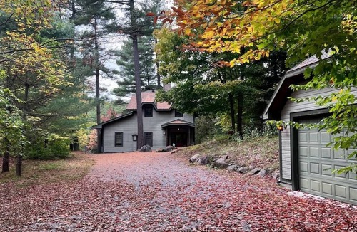 Minett Cottage | Lake Joe: Family Cottage + Cabin