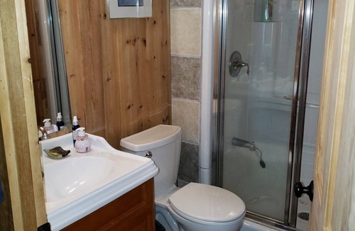 Bracebridge Cottage | Lake Muskoka, Browning Island, Bracebridge 2 BDR cottage, large bunkie. Sleeps 6