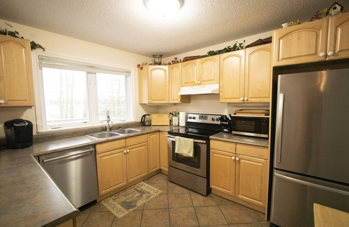 Gravenhurst Cottage | Lake Muskoka year round cottage rental with 200' of waterfront.