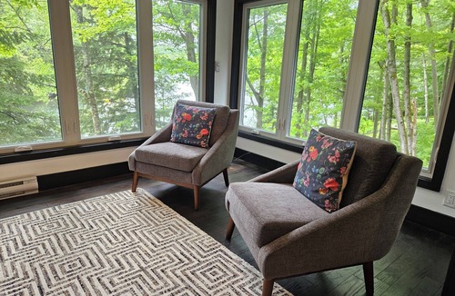 Dorset Cottage | Lake of Bays Getaway -Waterfront Cottage with Scenic Rooftop Boathouse