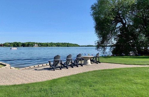 Alexandria House | Lake Pointe Lodge: 6BR Lakefront Retreat w/Free Pontoon, Dock & Firepit