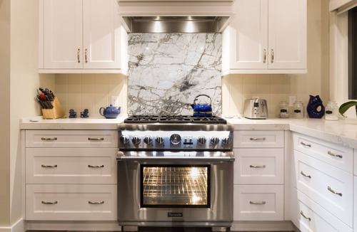 Minett Cottage | Lake Rosseau escape: vibrant fall colours, stunning views and luxury new build.