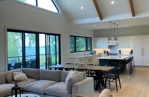 Valentia Cottage | Lake Scugog Waterfront Cottage