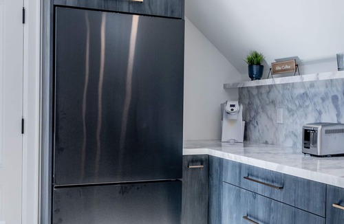 Barrie Apartment | Lake Simcoe Loft 1BRD Full Bath WIFI Netflix AC