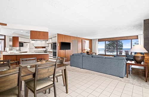 Park Point House | Lake Superior Beach House: Kayaks Provided