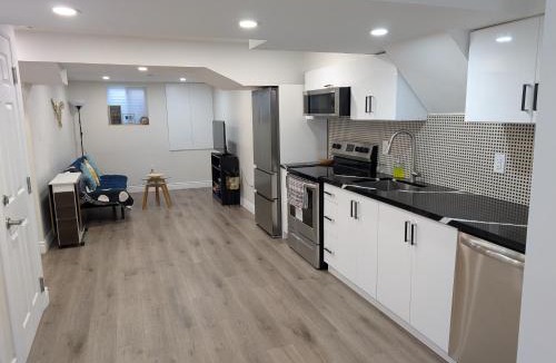Stoney Creek Apartment | Lake-Walk House 3 Bed 2 Bath Apt