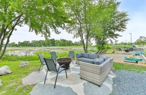 Centre Hastings Cottage | Lakefront 2BR Cottage with Firepit and Large Dock
