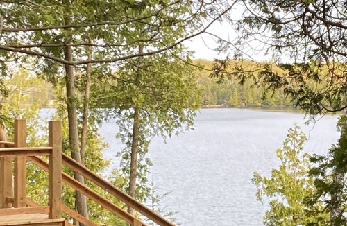 Manitoulin District Cottage | Lakefront 3-bedroom family friendly cottage on Lake Kagawong