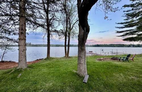 Moose Lake House | Lakefront Beach Bungalow - Retreat & Relax - Kayaks, Fire pit, Tree Swings!