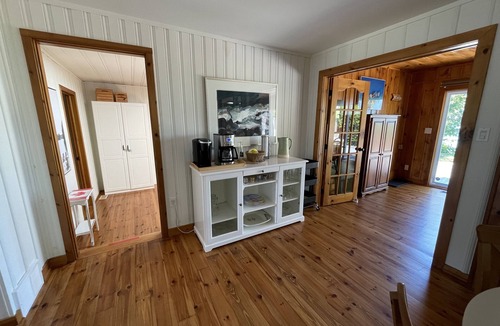 Dashwood Cottage | LAKEFRONT Beach House - Private Beach