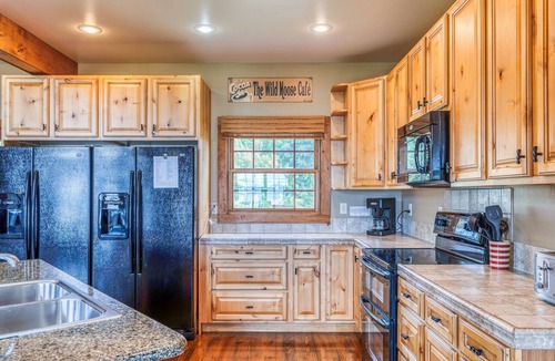 Bemidji House | Lakefront-Beach-Pool-Hot Tub-Resort Amenities-Resort amenities included