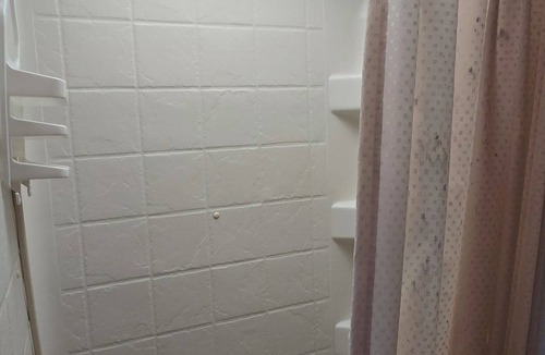 Admaston/Bromley House | Lakefront cabin and camper for 2 adults. Weekly rental Friday 4pm to Friday 11am