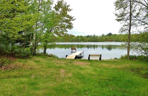 Longville House | Lakefront Cabin with Private Dock Boat, Fish and Swim