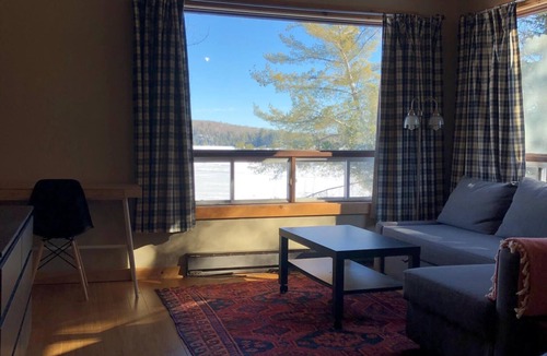 Highland Grove Cottage | Lakefront cottage on Baptiste Lake