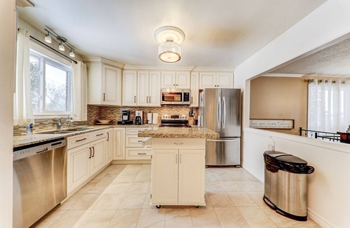 Springwater Cottage | Lakefront cottage 15 min away from Wasaga Beach