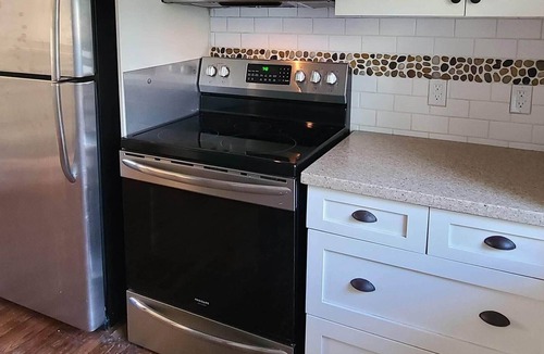 Selkirk Cottage | Lakefront Cottage - Erie Breeze - 3 bedroom, WIFI