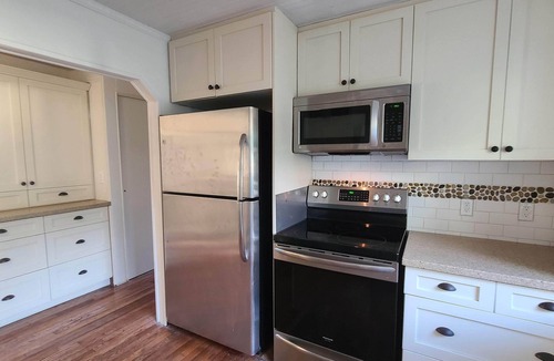 Selkirk Cottage | Lakefront Cottage - Erie Breeze - 3 bedroom, WIFI