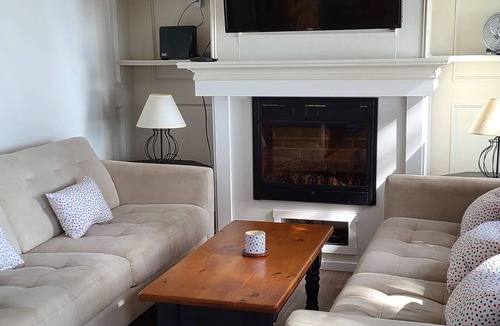 Selkirk Cottage | Lakefront cottage - Erie Breeze w/wifi & sat.tv.