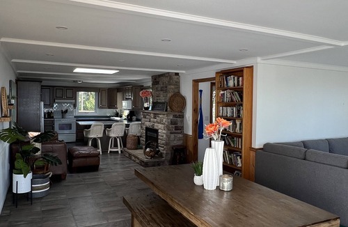 Dashwood Cottage | Lakefront Cottage with Private Beach & Private Beach Access