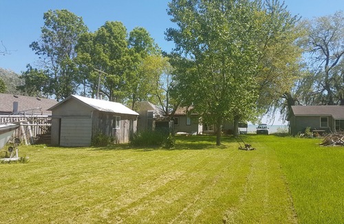 Selkirk House | Lakefront Cottage with Great Views- Dog Friendly ♡