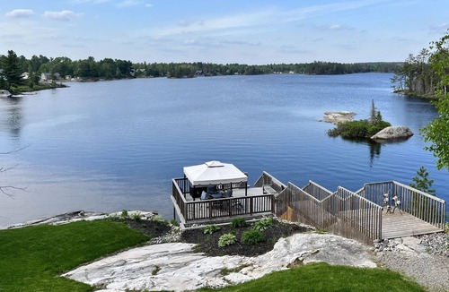 Markstay House | Lakefront Home