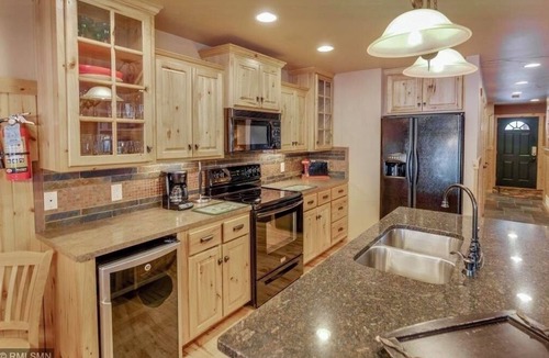 Pequot Lakes Resort | Lakefront Home on the Whitefish Chain - Outdoor Pool, Pickleball Courts and More