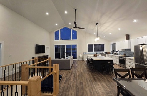 Roseneath House | Lakefront Home With Wheelchair Access, Private Boat Launch, Clean and New