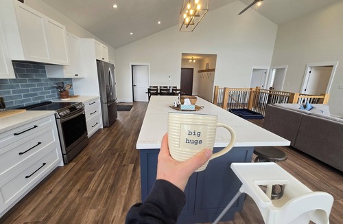 Roseneath House | Lakefront Home With Wheelchair Access, Private Boat Launch, Clean and New