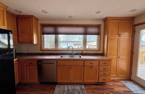 Baxter House | Lakefront Hot Tub Retreat w/Mega Arcade