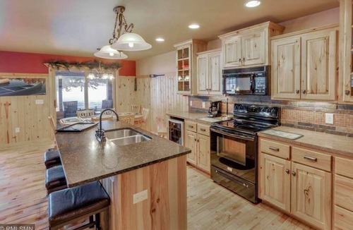 Pequot Lakes Resort | Lakefront Luxe - Antler Cottage a 3-Level Retreat on the Whitefish Chain