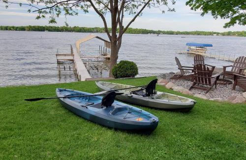 Mound House | Lakefront Luxury