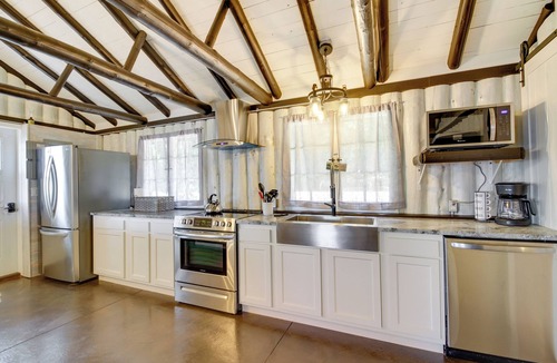 Motley Cabin | Lakefront Motley Cabin w/Private Deck + Dock!