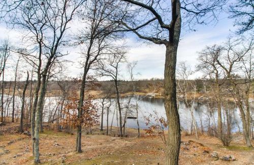 Lake Shore House | Lakefront Nisswa Home with Deck and Screened Porch