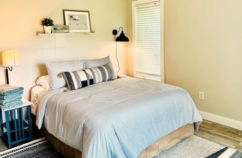 Lindstrom Cottage | Lakefront Retreat 40 minutes from the Cities!